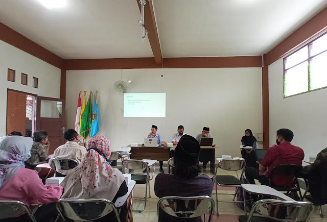 RAPAT EVALUASI SEMESTER GANJIL DAN SOSIALISASI PERKULIAHAN SEMESTER GENAP 2020/2021